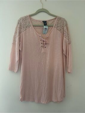 Torrid Size 2 Lace-Shoulder Lace-Up V-Neck Top - Blush Pink